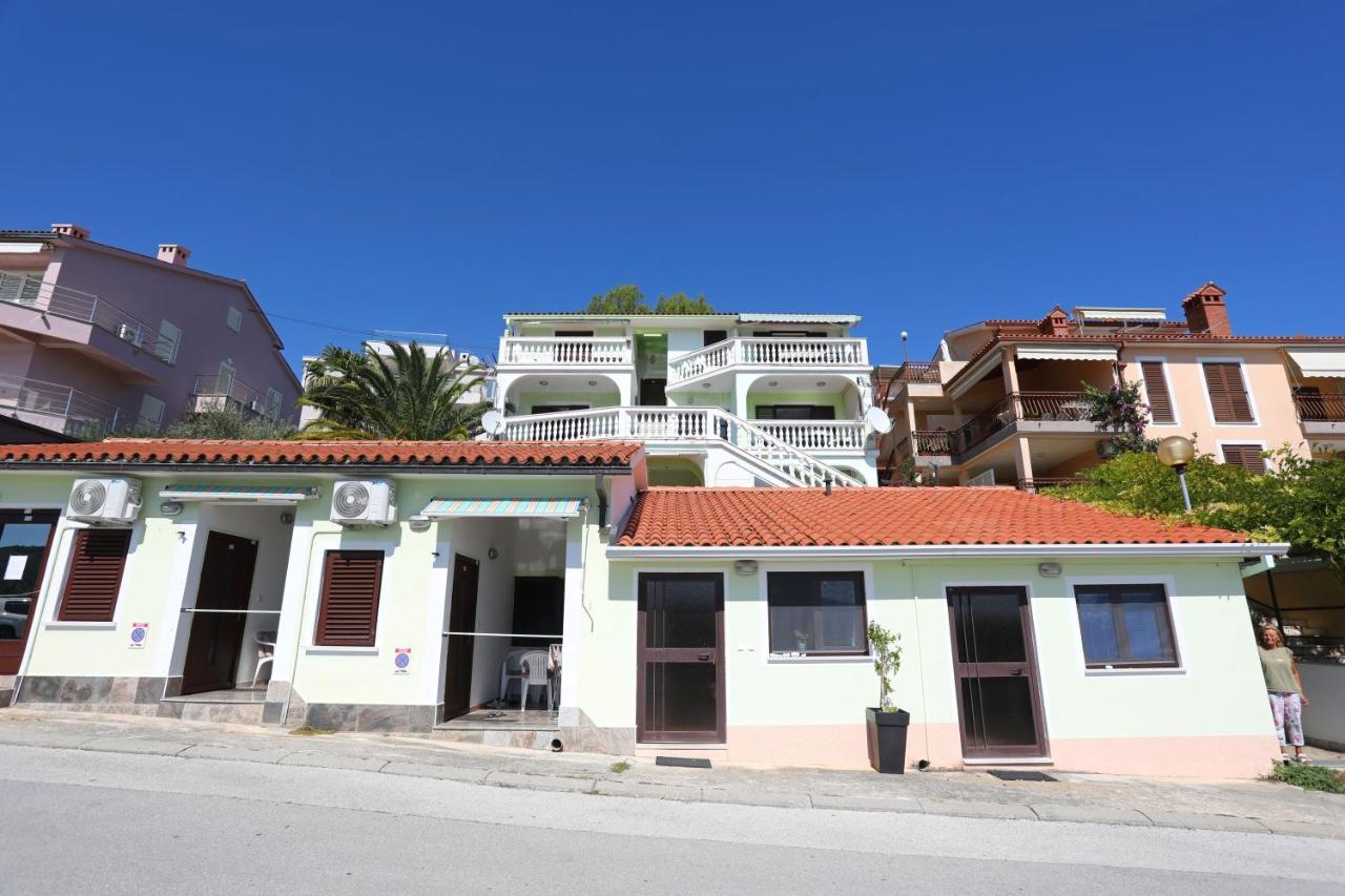 Greenhouse Family Apartments Rabac Exterior photo